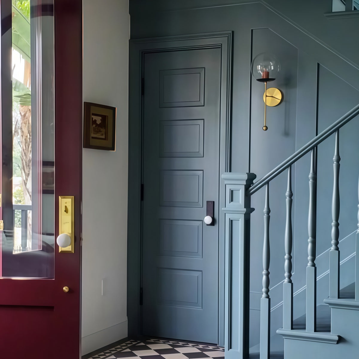 Modern Adjustable Wall Sconce - Brass & Glass Accent for Home Lighting