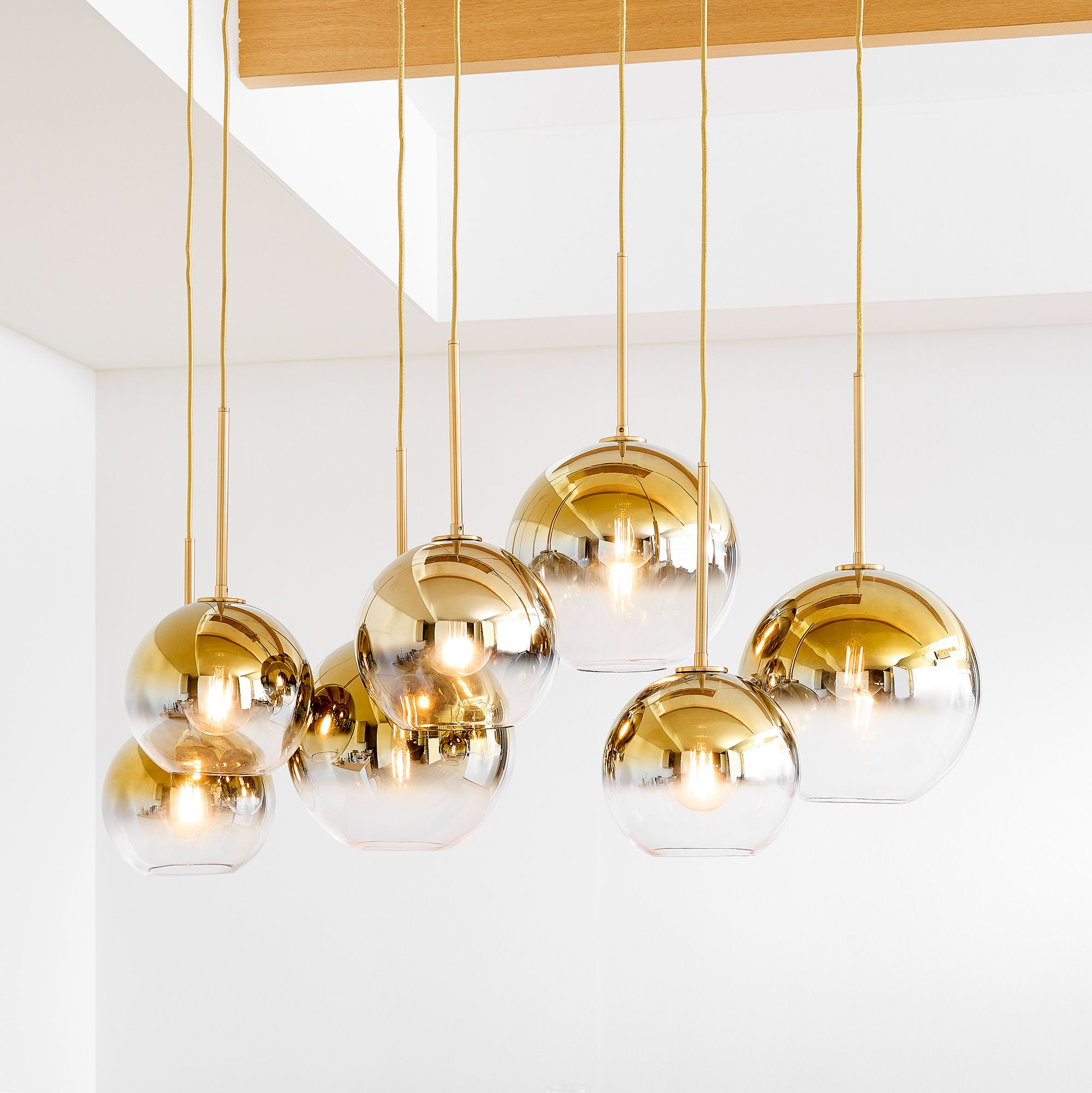 Selvion Contemporary 7-Light Globe Chandelier – Ambient Lighting for Hotel Lobbies or Homes