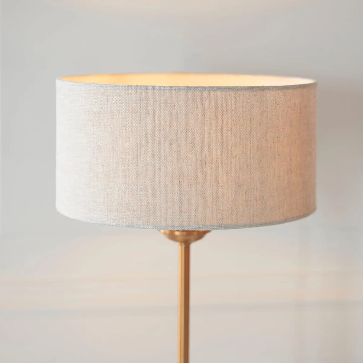 Tela 1‑Light and 3‑Light Table Lamp – Modern Linen & Metal for Bedside or Living Room