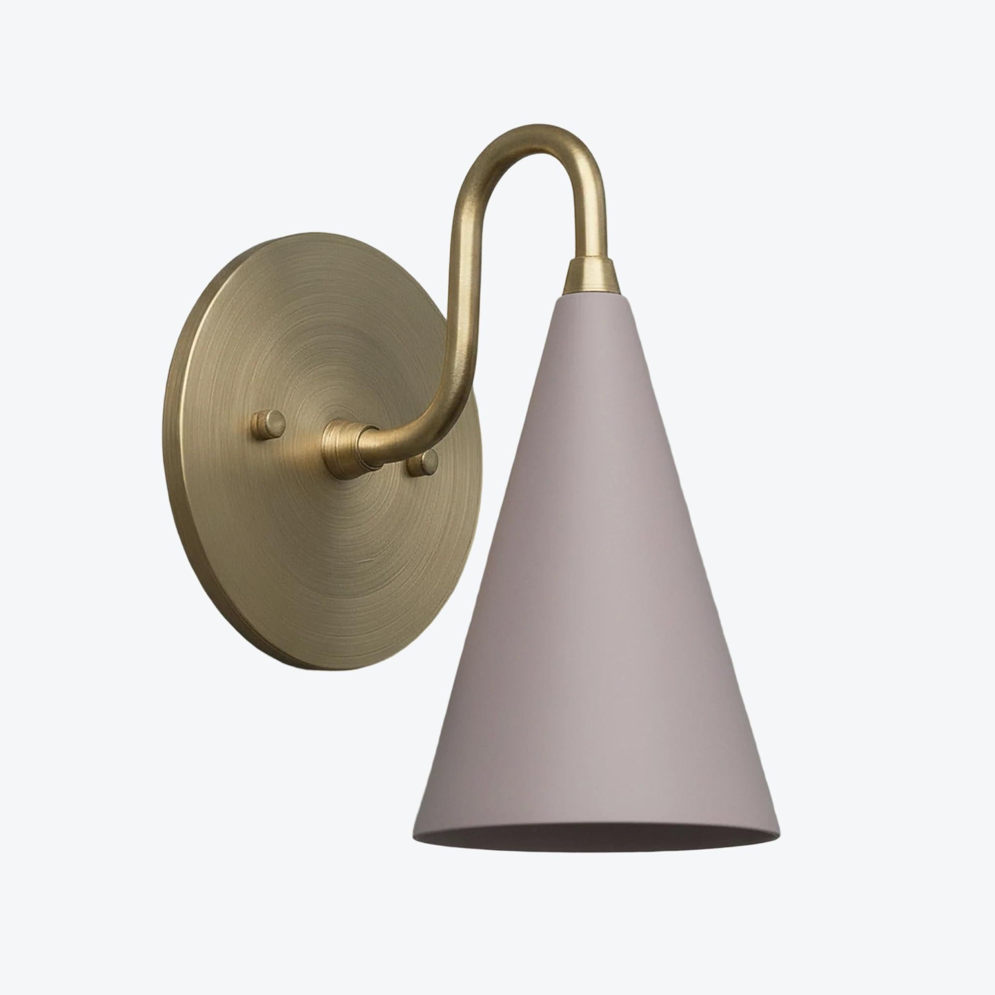 Curva Metal Cone Shade Sconce – Vintage Brass Wall Light for Entryway or Stairwell