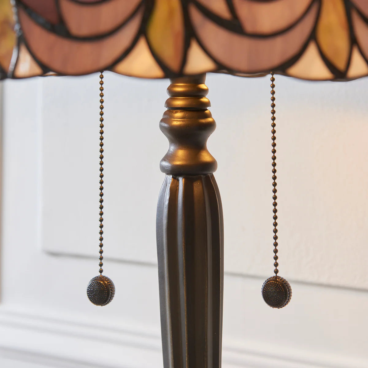 TF Hutchinson Art-Glass Tiffany Style Table Lamp – Handcrafted Design for Home and Office