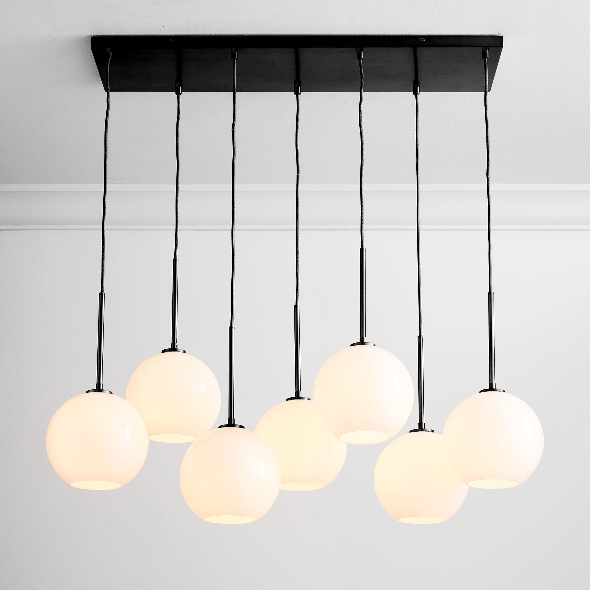 Selvion Contemporary 7-Light Globe Chandelier – Ambient Lighting for Hotel Lobbies or Homes