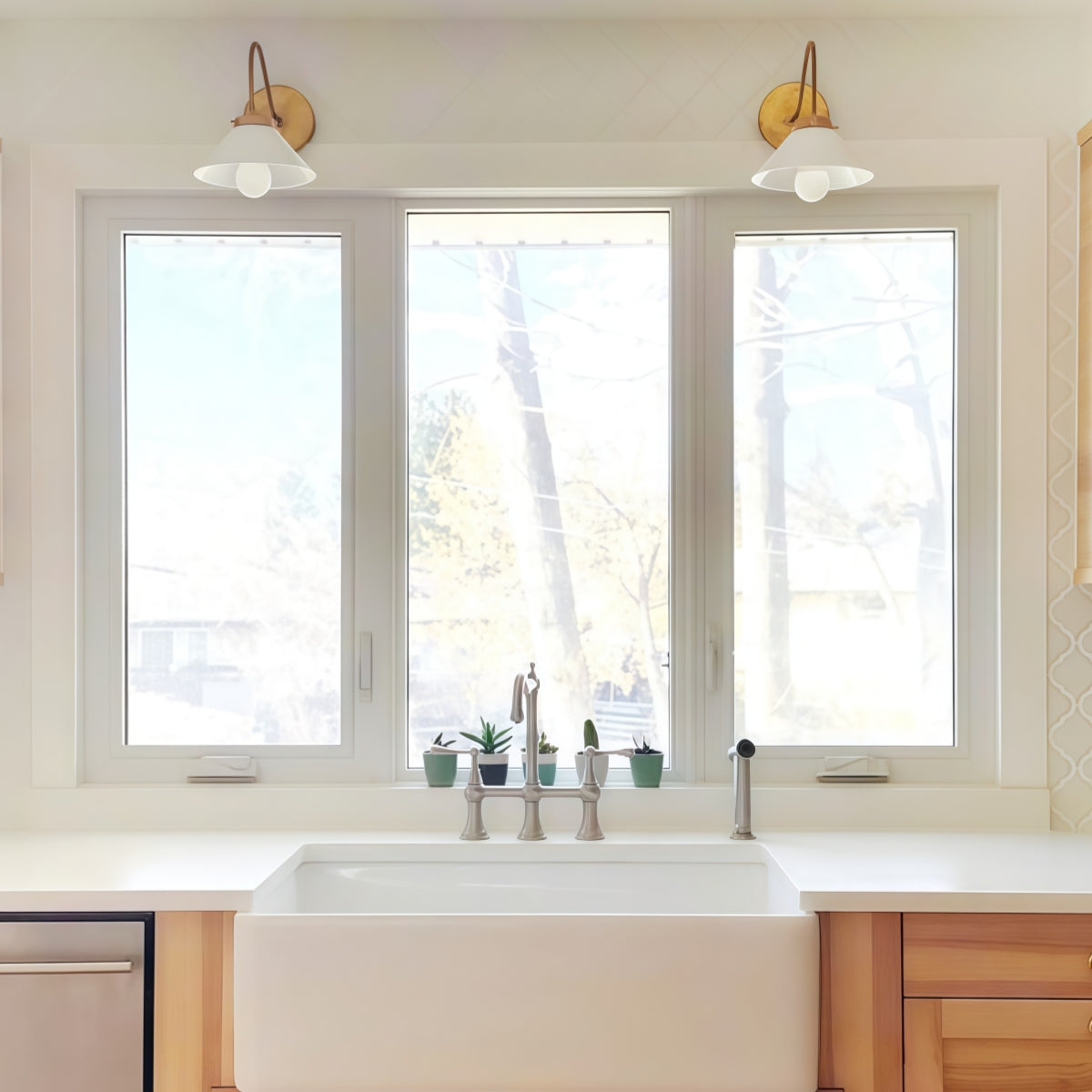 Curved Arm Wall Sconce - Accent Lighting For Bedroom & Hallway