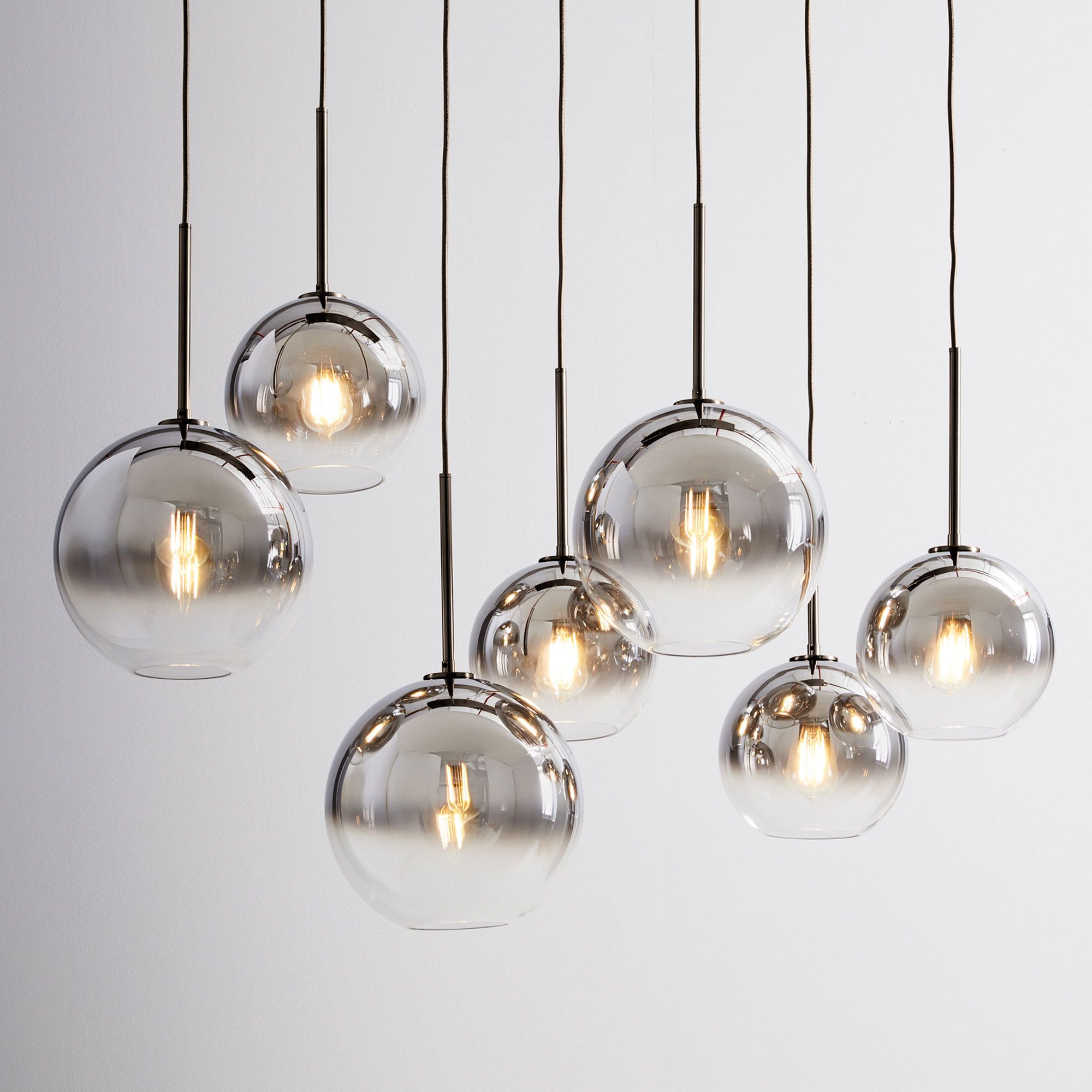 Selvion Contemporary 7-Light Globe Chandelier – Ambient Lighting for Hotel Lobbies or Homes