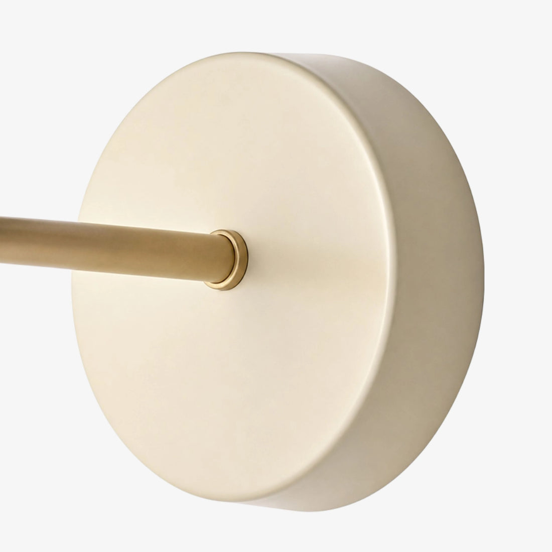 Cream backplate and brushed gold arm detail