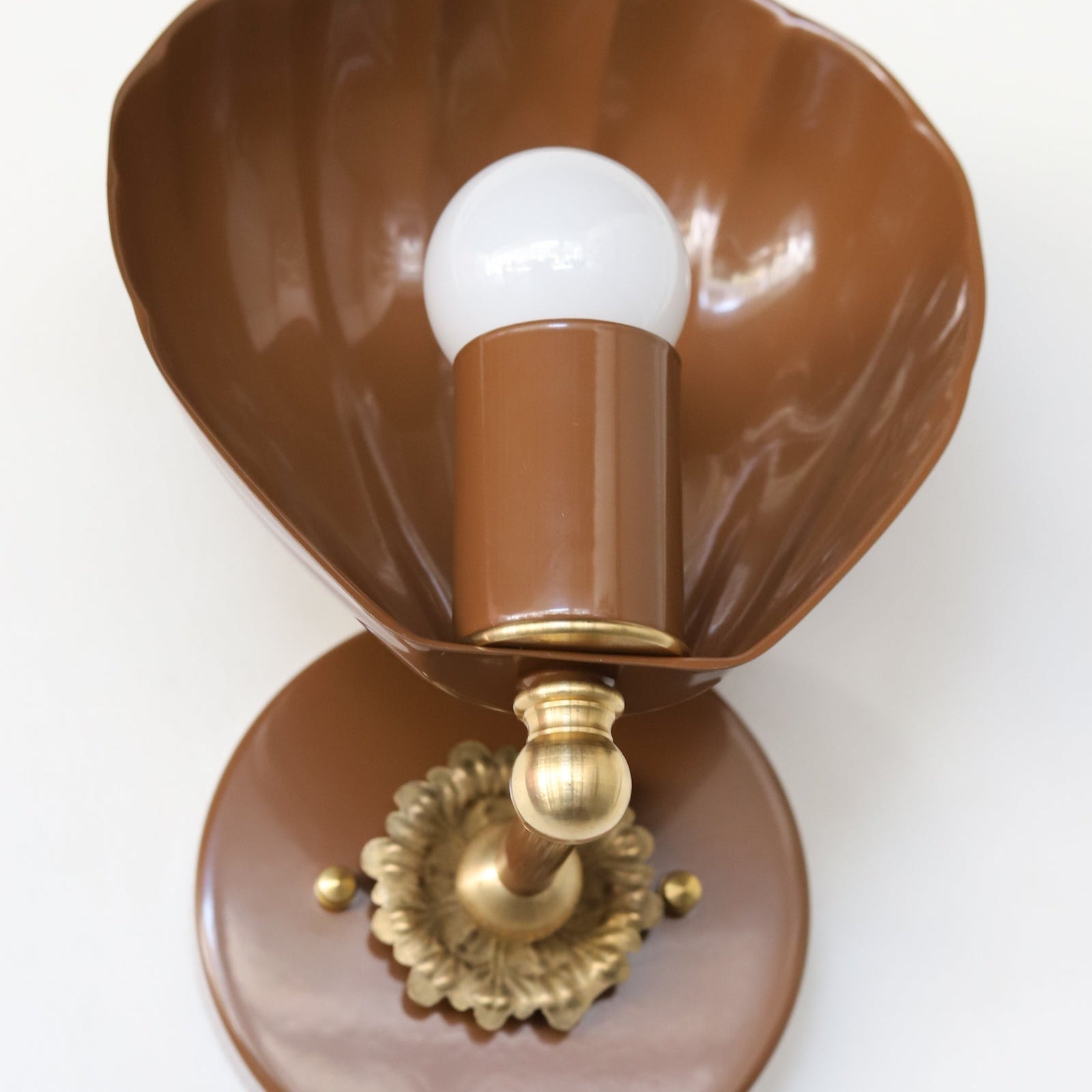 Shell Shape Wall Sconce - Brass Accents Steel Light for Eclectic Decor