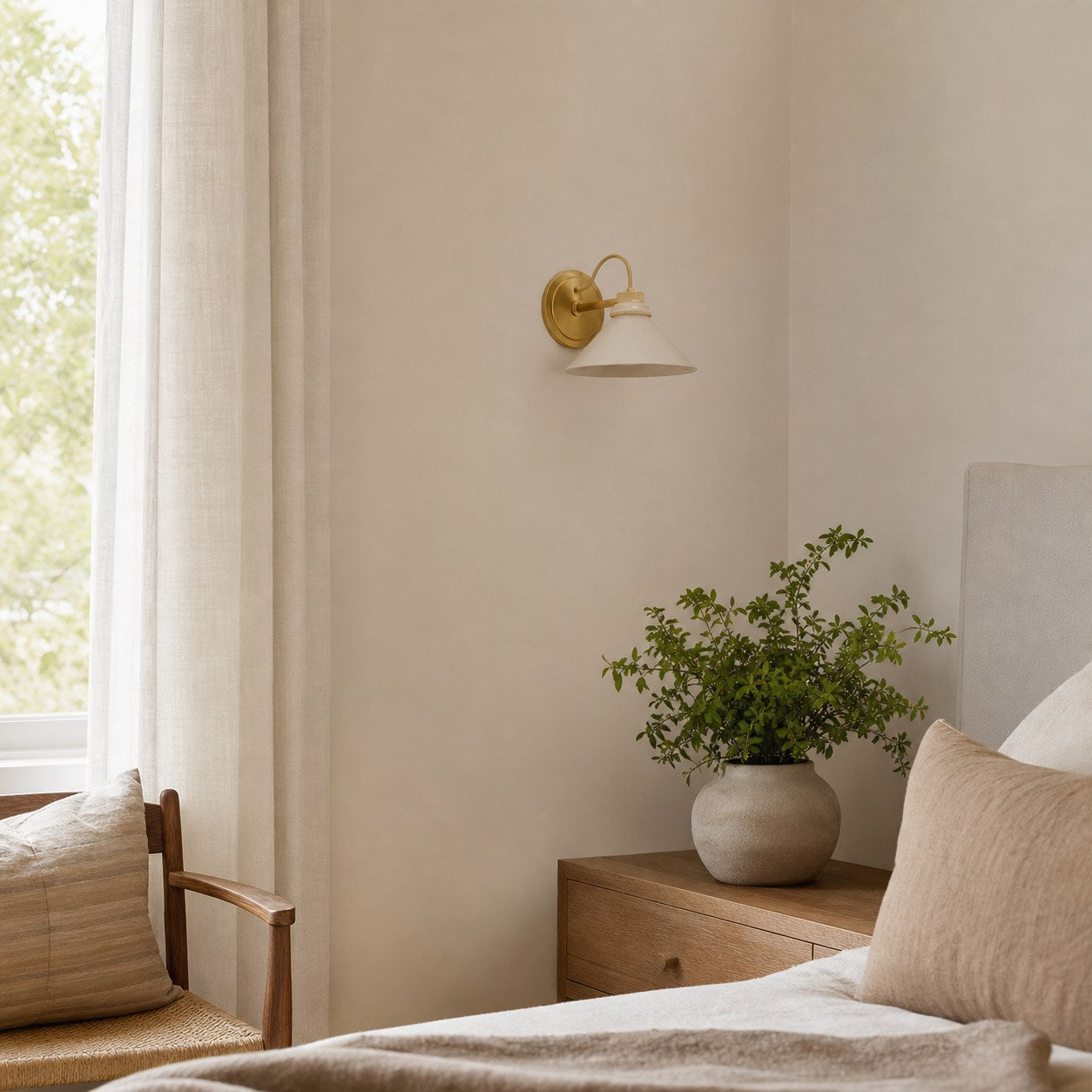 Aurenza Sconce – Farmhouse Wall Light with Metal Accents for Cozy Spaces