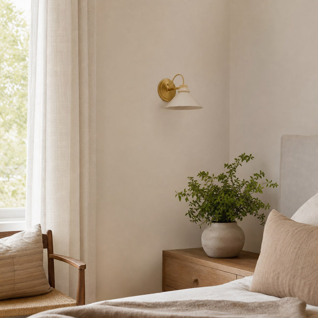 Aurenza Sconce – Farmhouse Wall Light with Metal Accents for Cozy Spaces