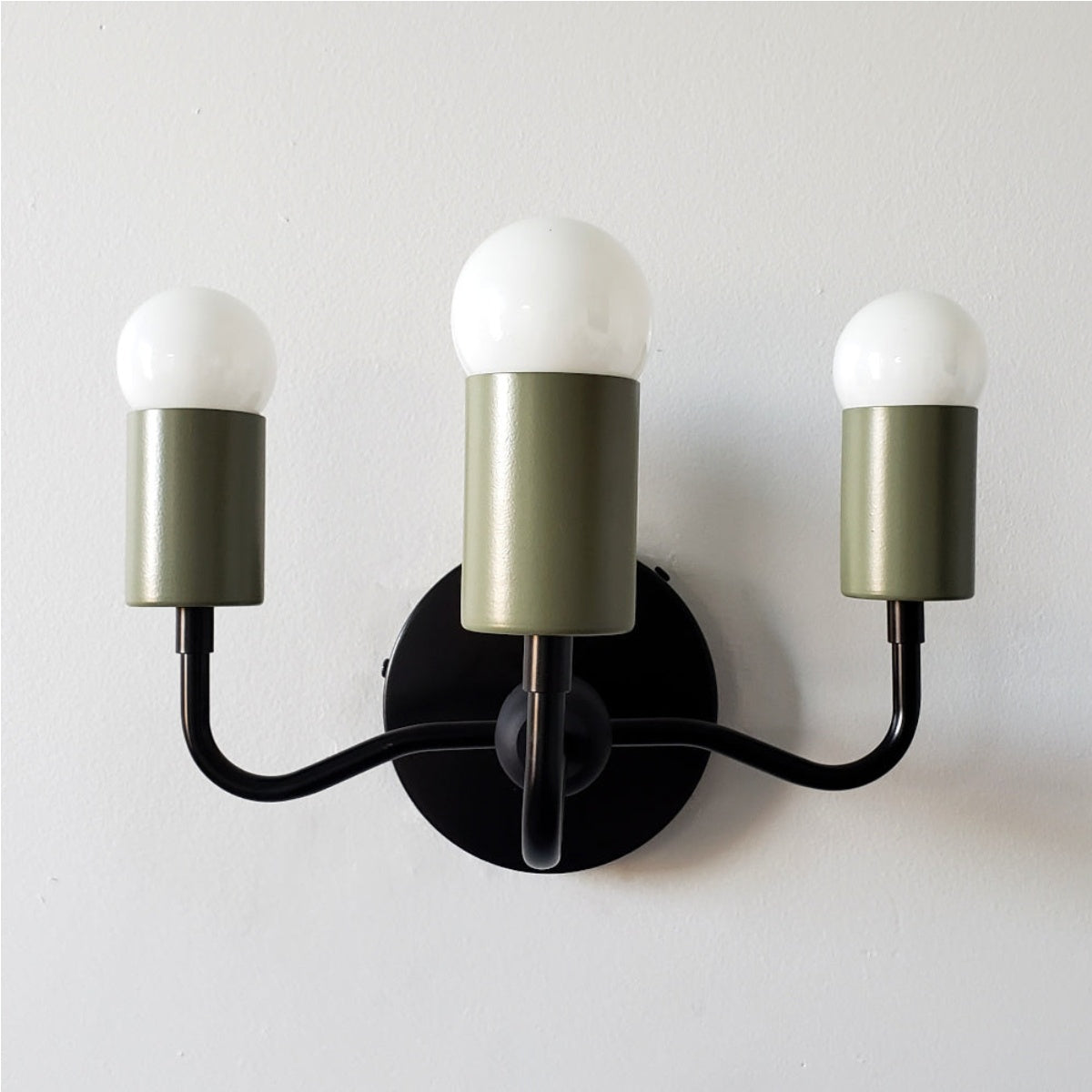 Vintage Style Elegant Three - Arm Metal Wall Sconce
