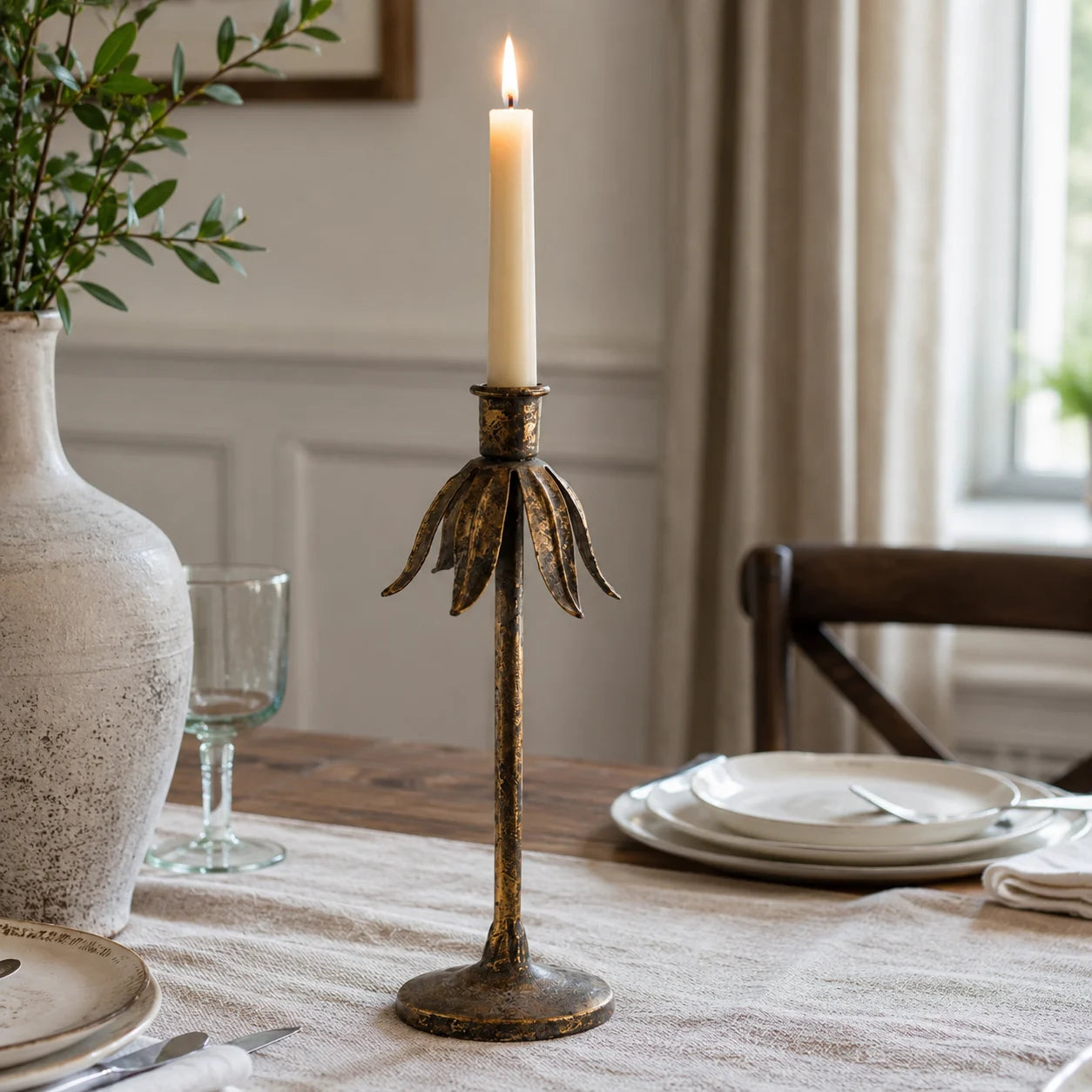 Aura candlestick 10.8" / 27.5 cm scene