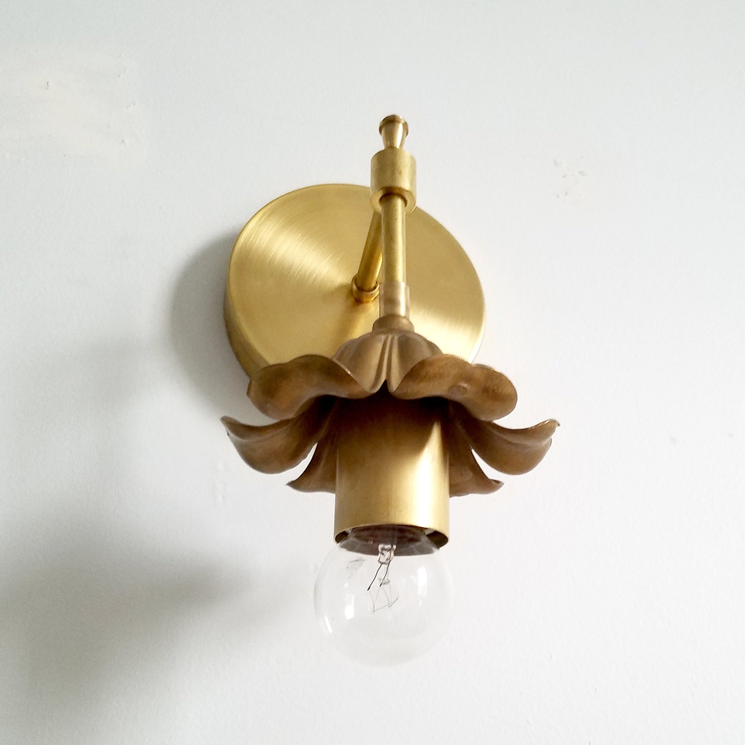 Single Light Brass Wall Sconce - Romantic Bathroom & Hallway Lamp