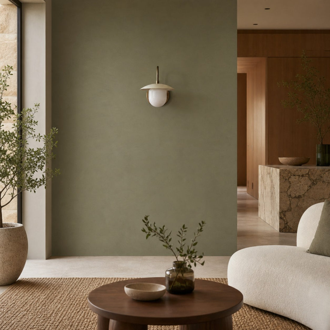 Curva Metal Arched Brass Wall Sconce - Elegant Metal Light for Modern Interiors