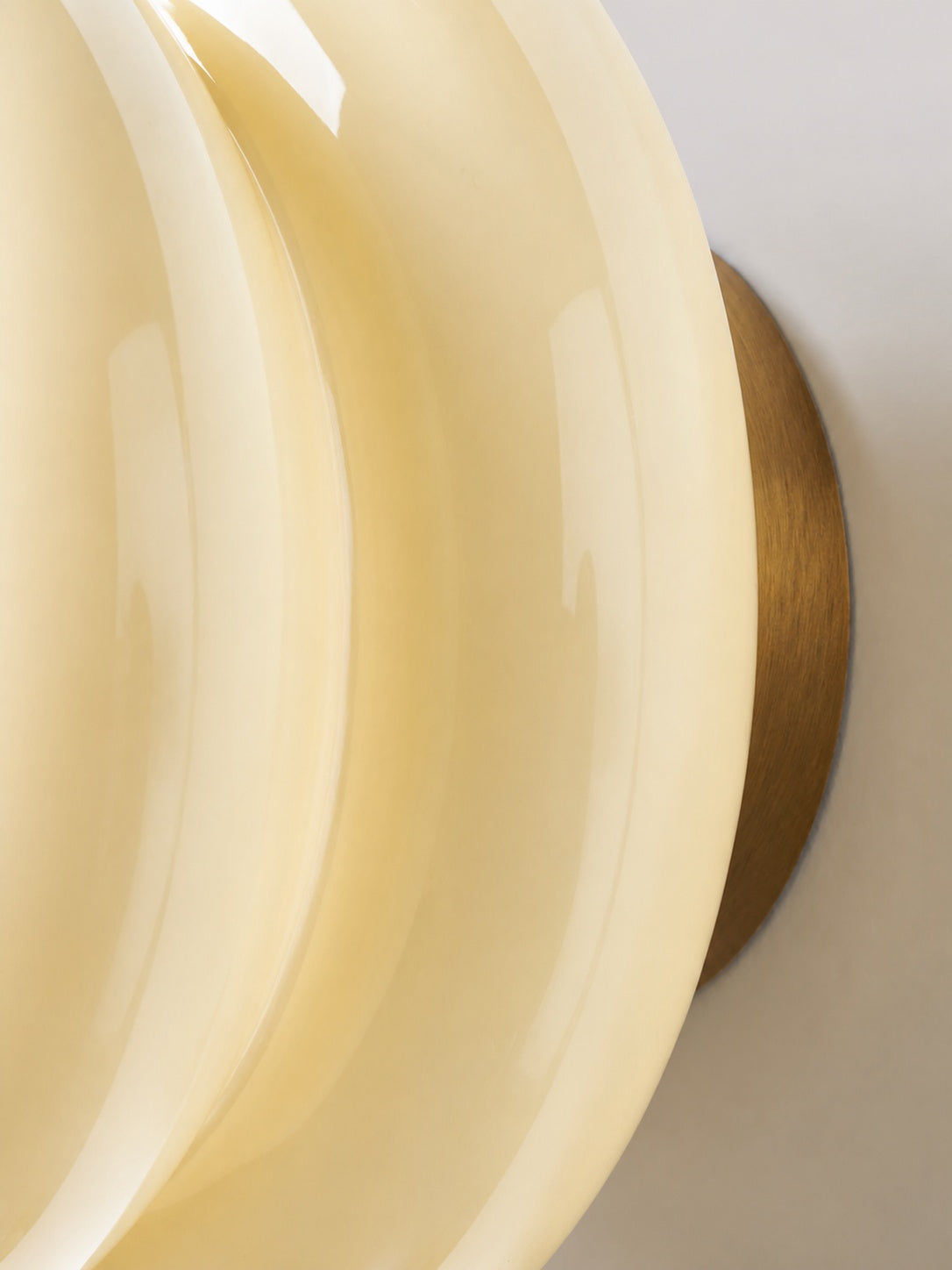 Orra Vintage Opal Glass Wall Lamp - Classic Round Sconce for Living Room