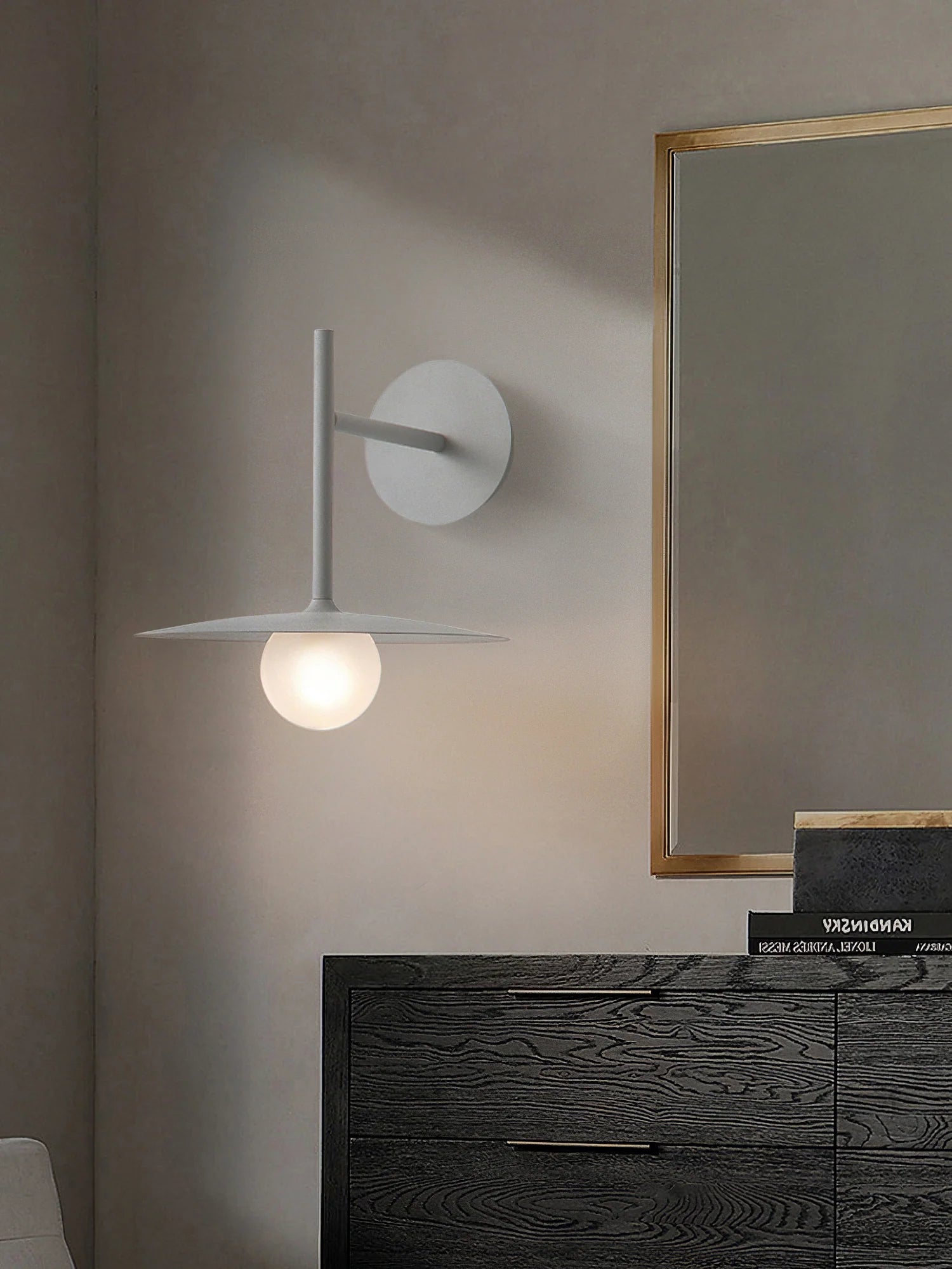 Vintage Top Hat Design Wall Scone