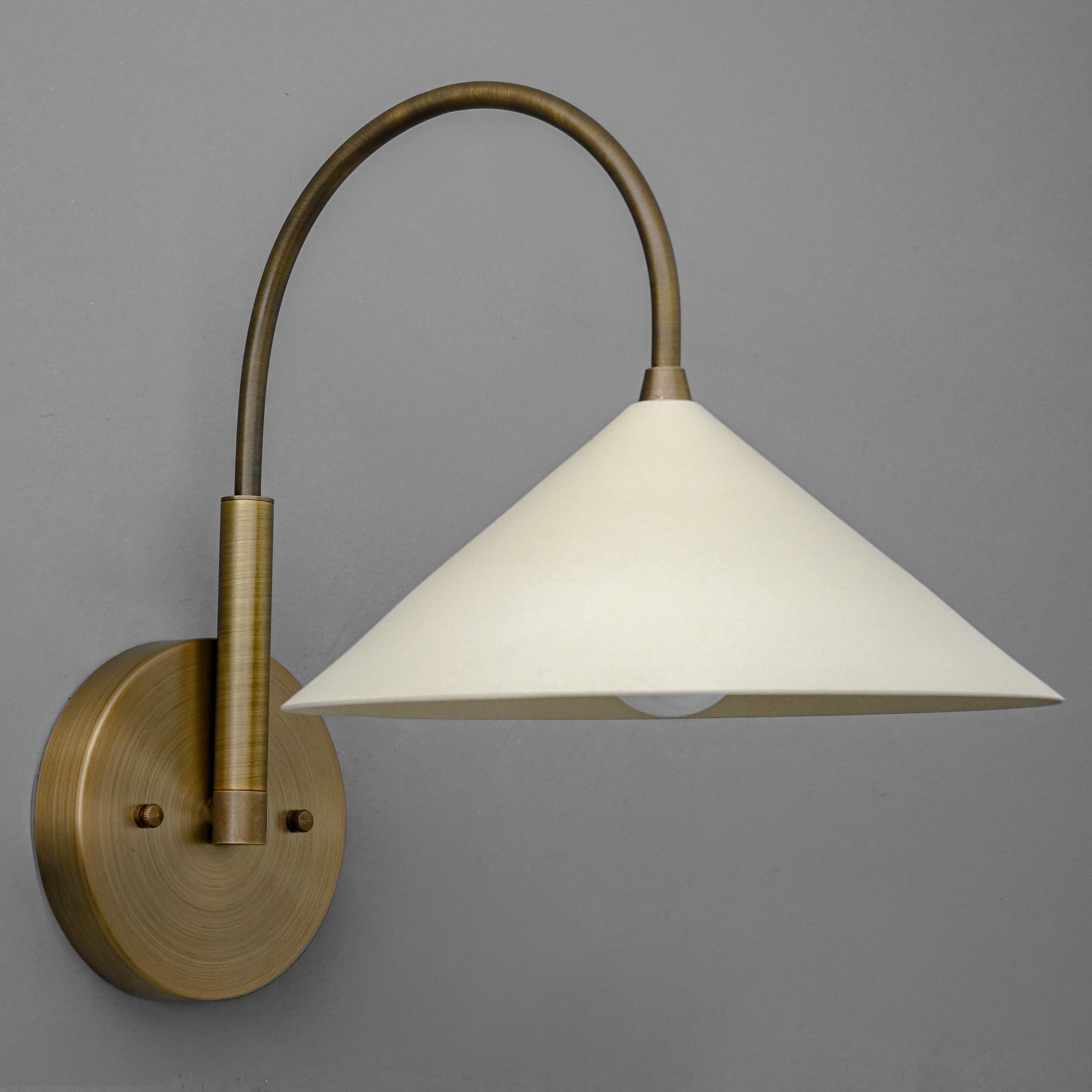 Curva Metal Vintage Wall Sconce  - Elegant Cone Shade for Bedrooms