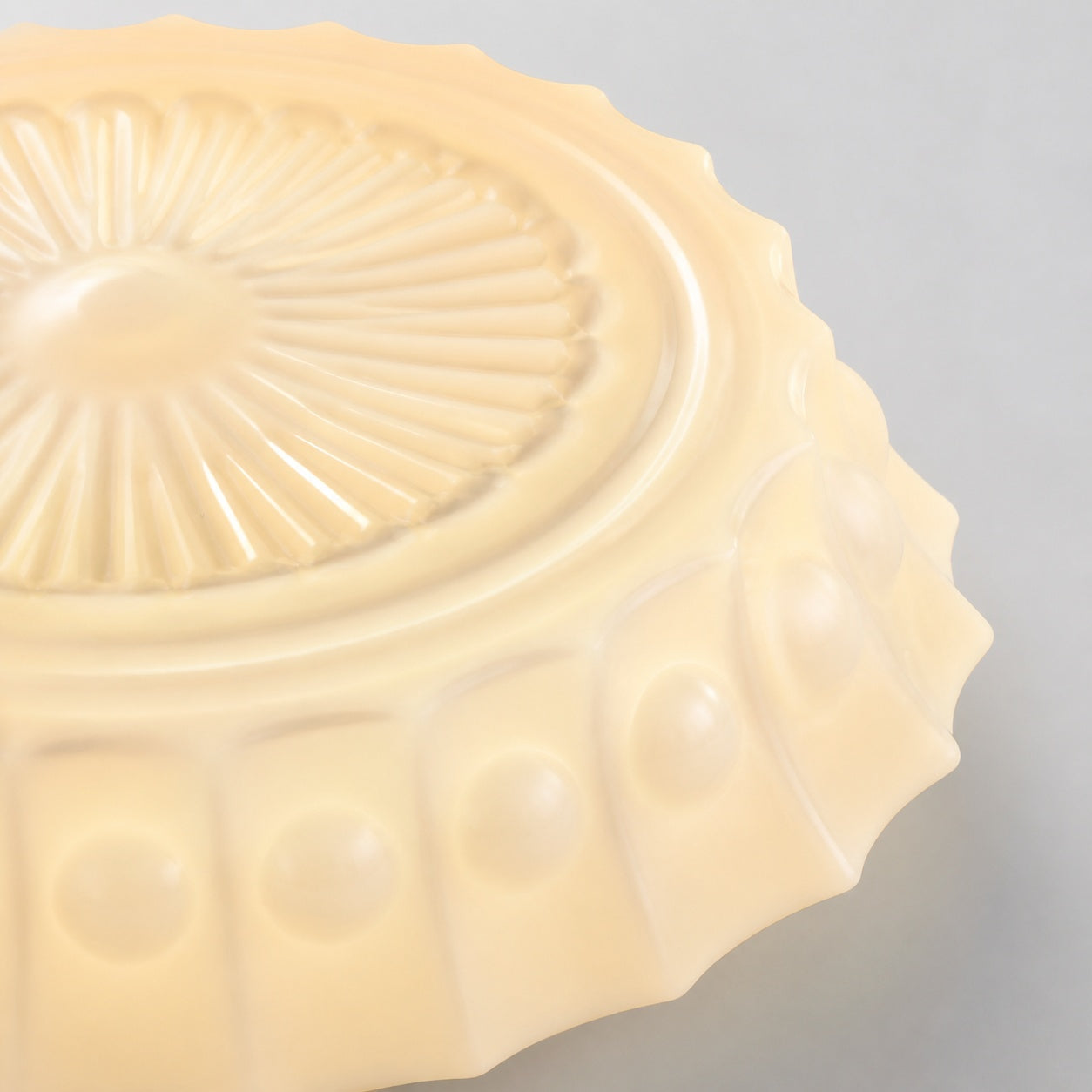Dretta Vintage Classic Round Ceiling Light - Sculpted Art Glass Lighting Fixture for Living Room U02