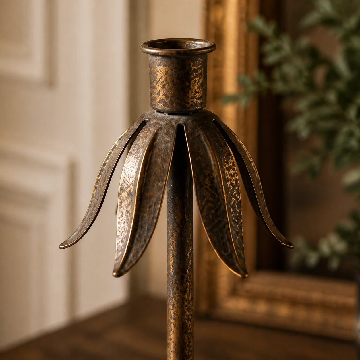 Aura candlestick detail image