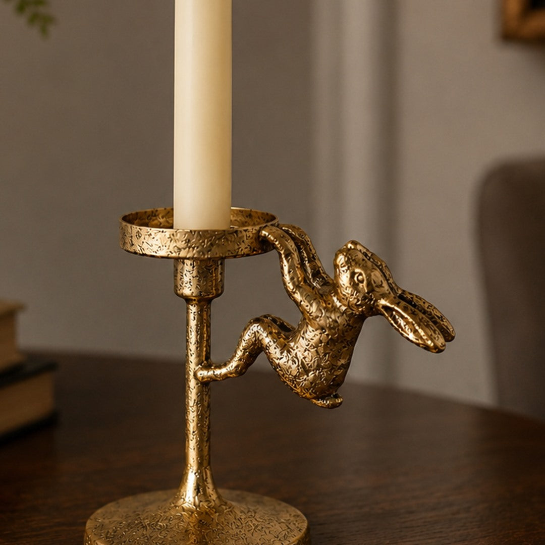 Aura hammered gold texture detail