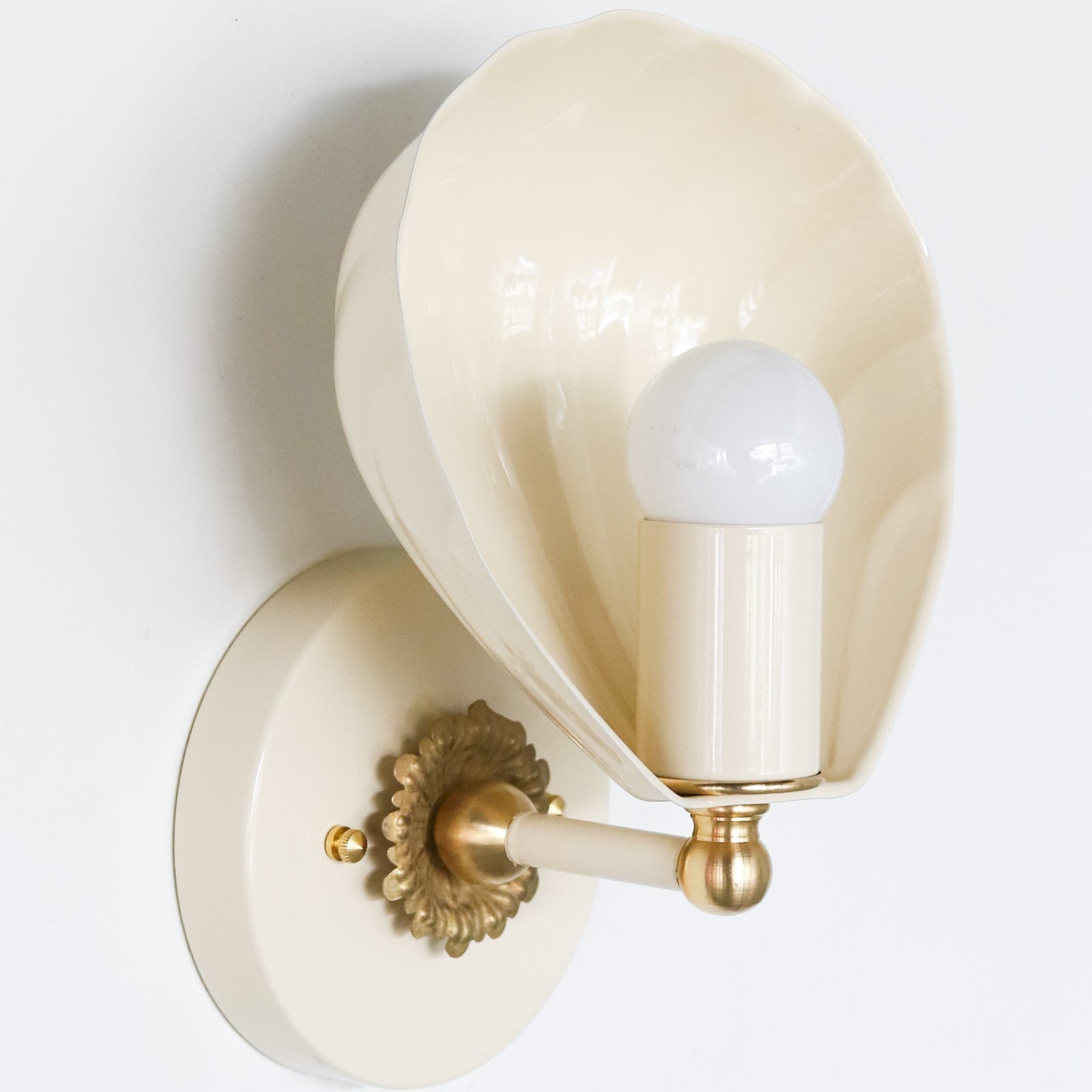 Shell Shape Wall Sconce - Brass Accents Steel Light for Eclectic Decor