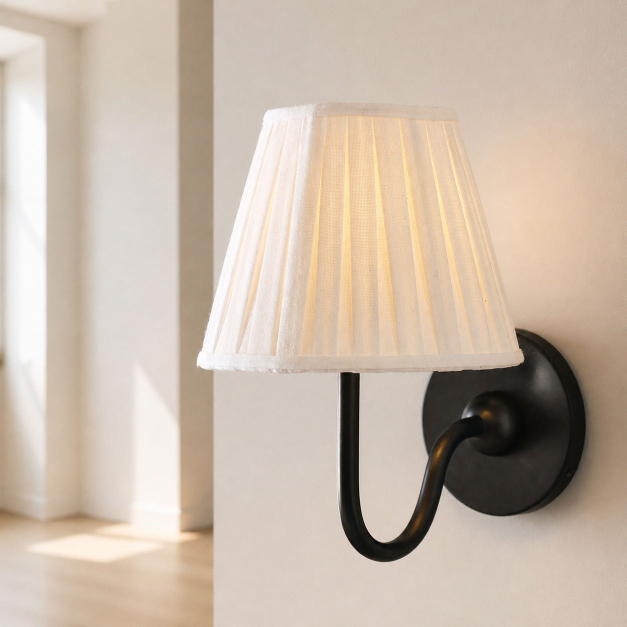 Luvora Vintage Pleated Shade Wall Lamp - Modern Brass Linen Wall Lighting