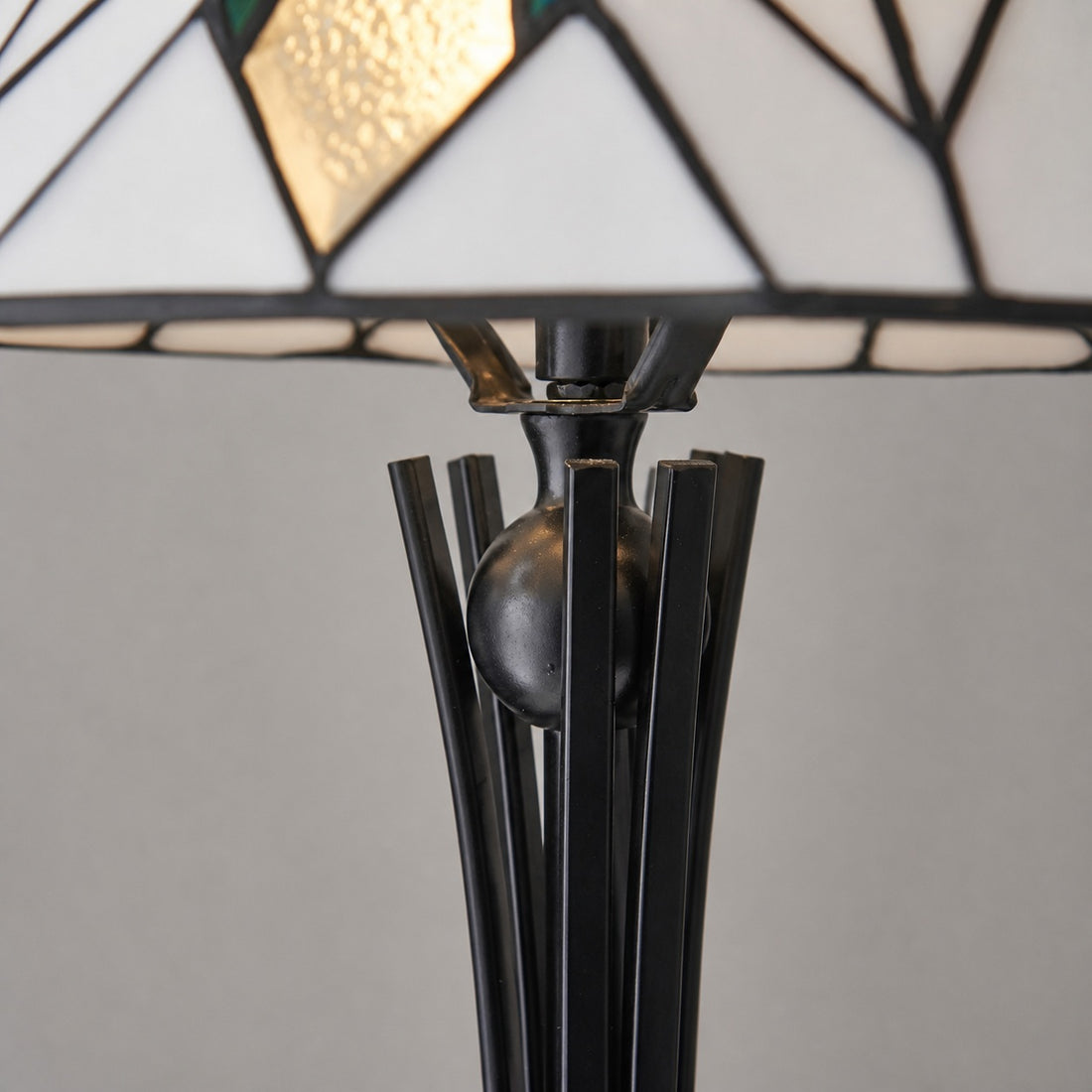 TF Astoria Art Deco Stained-Glass Table Lamp – Bevelled & Iridescent Shade for Bedroom or Living Room