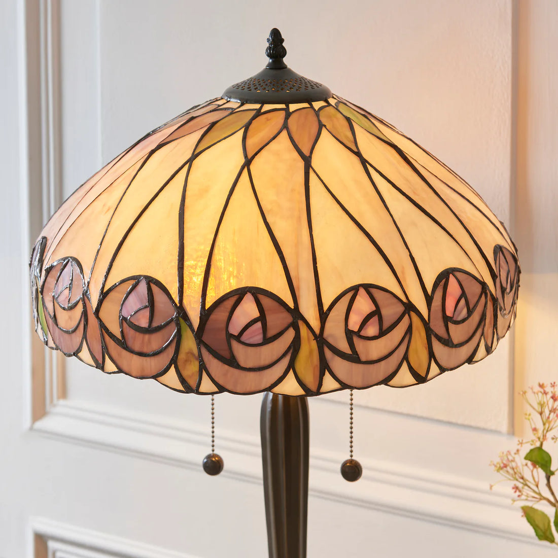 TF Hutchinson Art-Glass Tiffany Style Table Lamp – Handcrafted Design for Home and Office