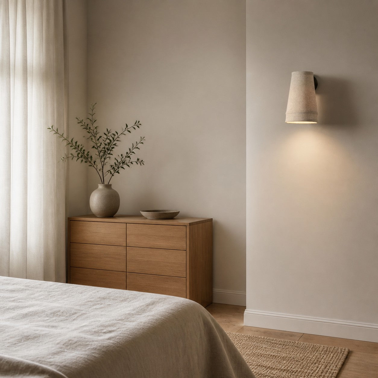 Zalen Textured Linen Bronze Wall Light – Soft Retro Wall Sconce for Reading Nook