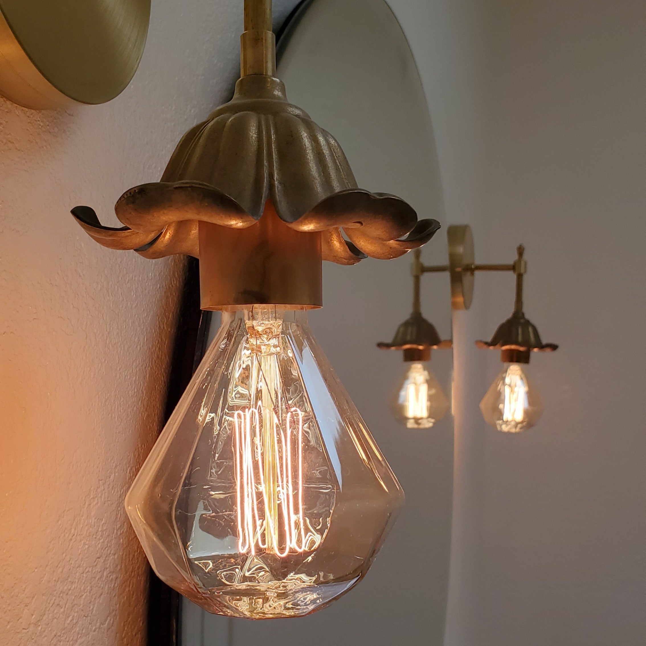 Single Light Brass Wall Sconce - Romantic Bathroom & Hallway Lamp