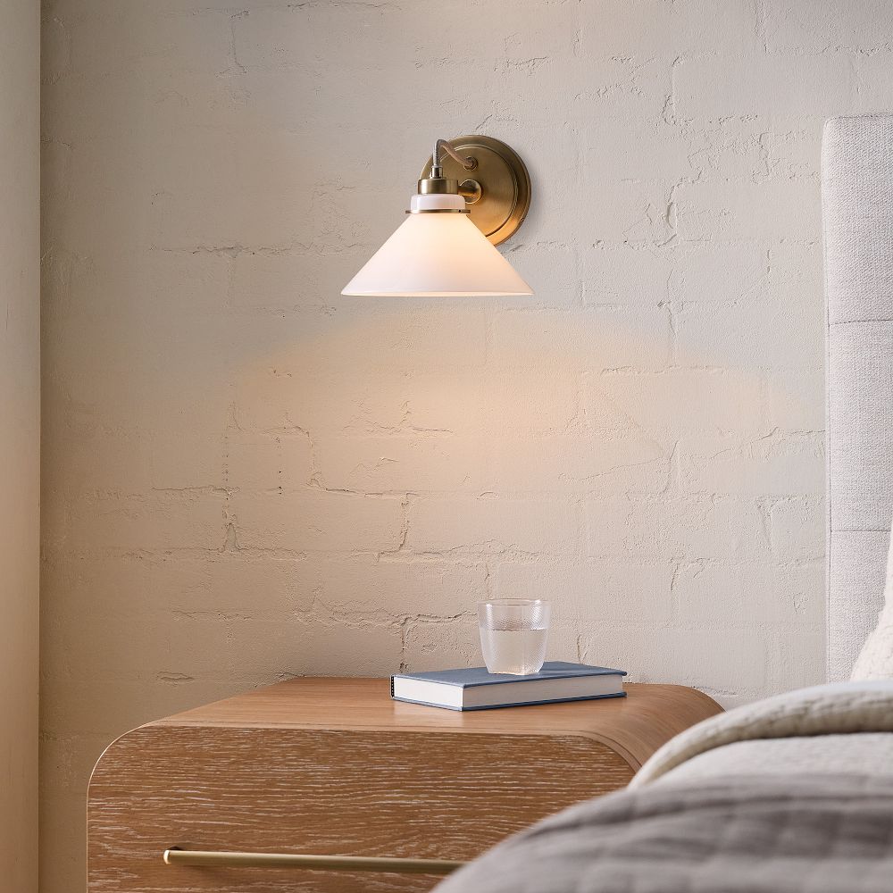 Aurenza Sconce – Farmhouse Wall Light with Metal Accents for Cozy Spaces