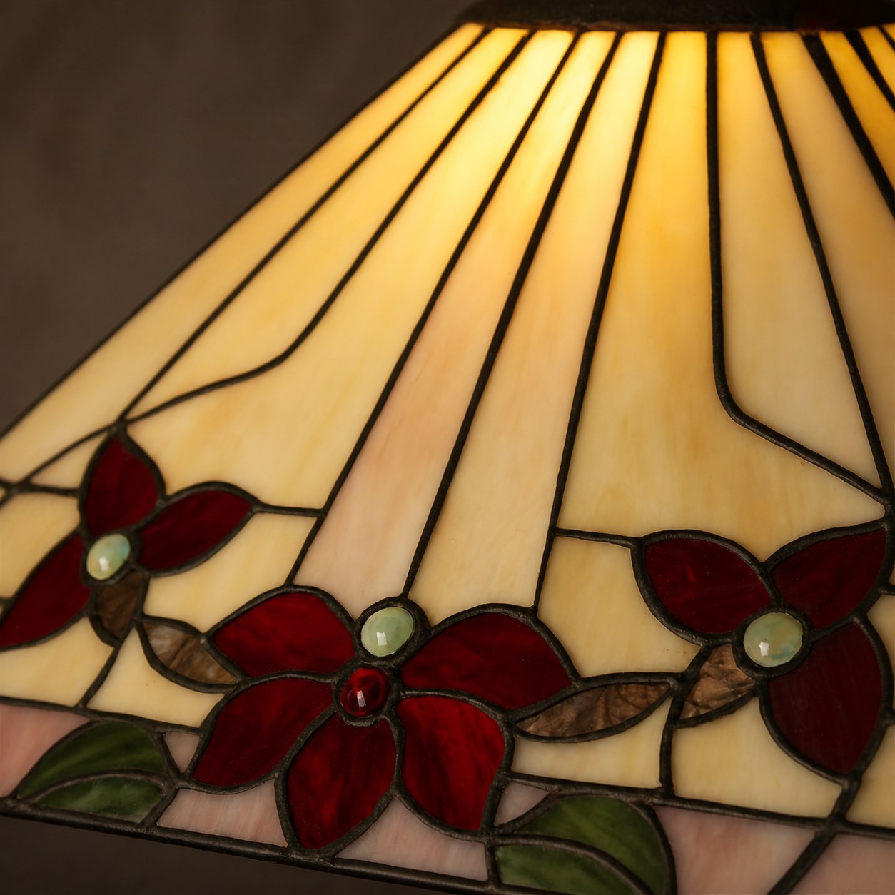 TF Camillo Classic Patterned Pendant Light – Stained Glass Lamp for Bedroom or Hallway