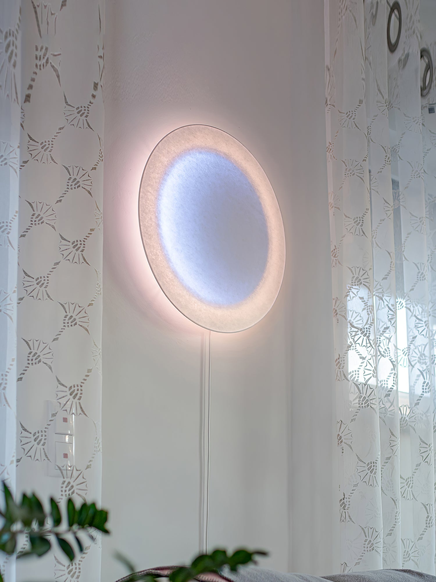 Modern Simple Plug-In Round Wall Lamp