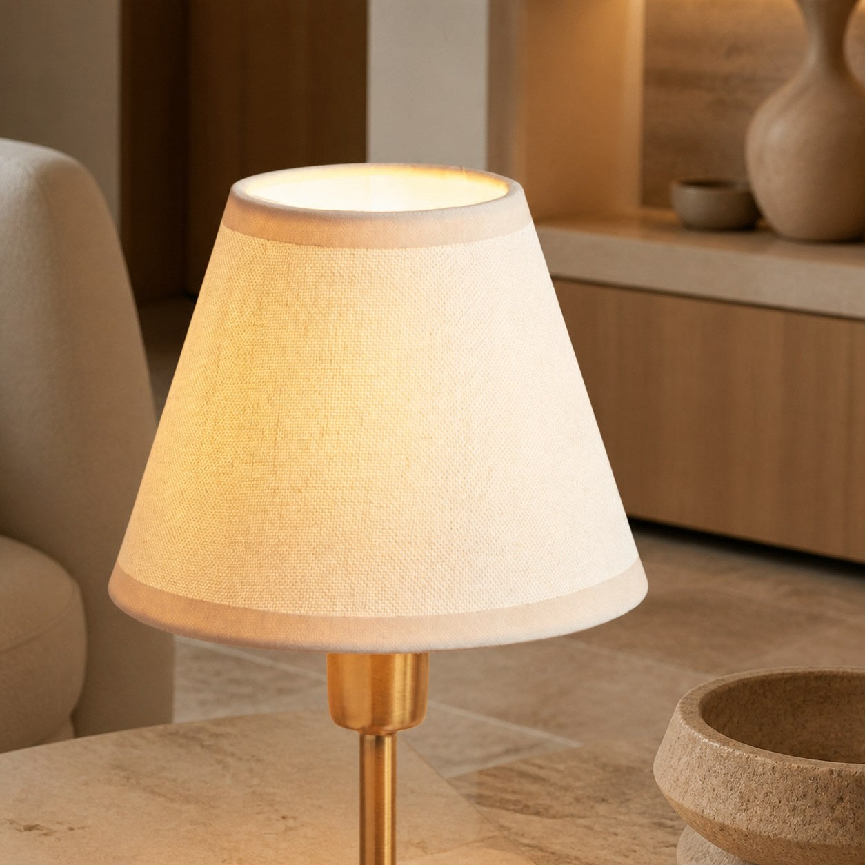 Bronzuno Textured Fabric Desk Lamp – Modern Metal Base Lighting for Offices or Lounges