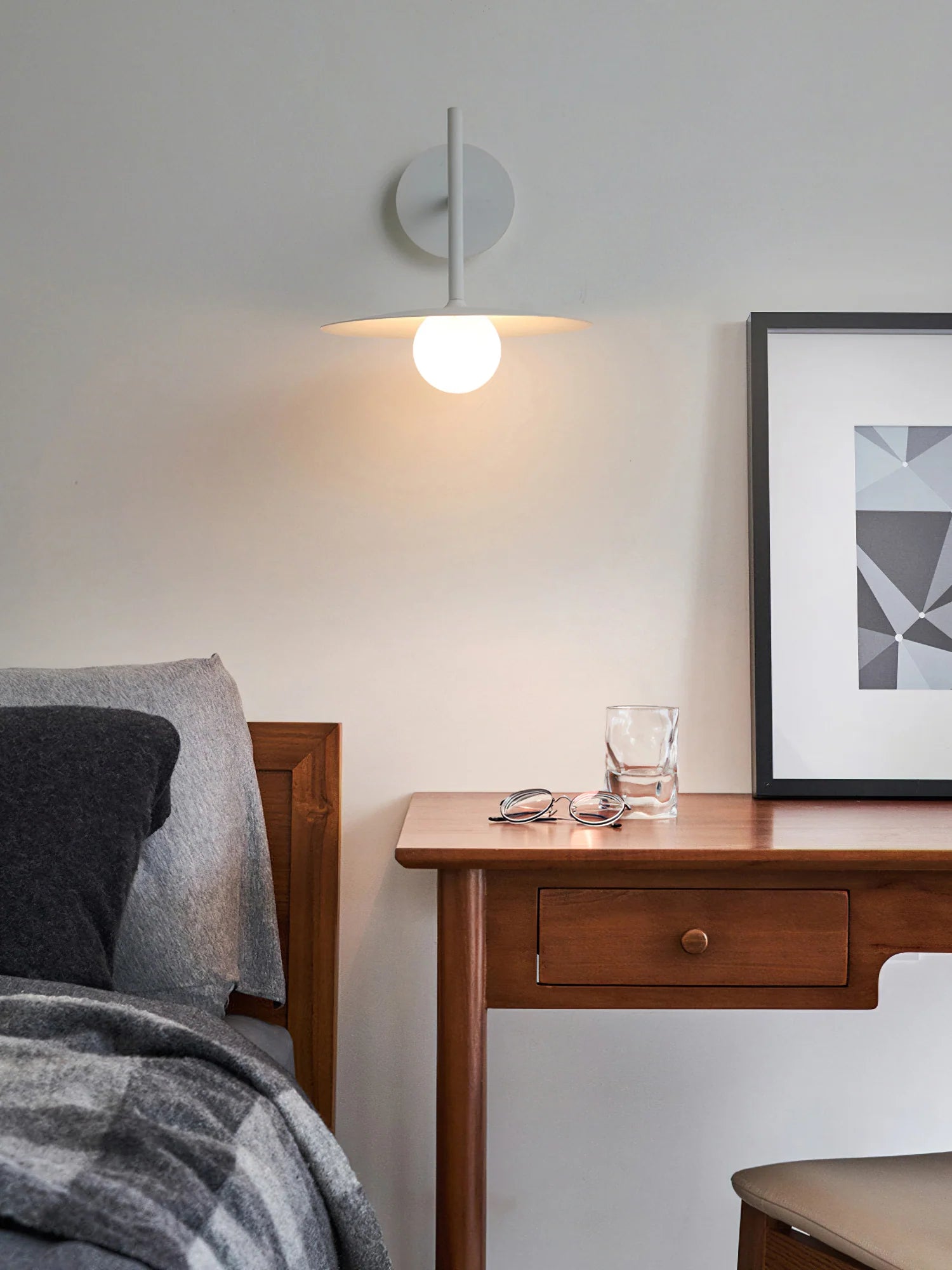 Vintage Top Hat Design Wall Scone