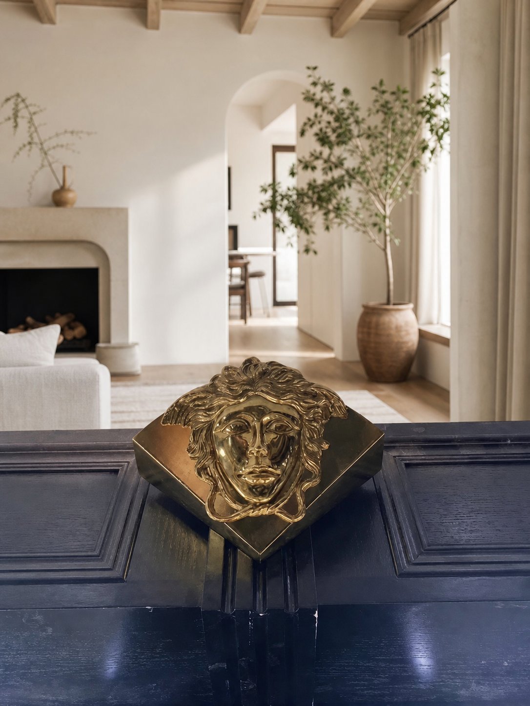 Sphinx Brass Wall Lamp
