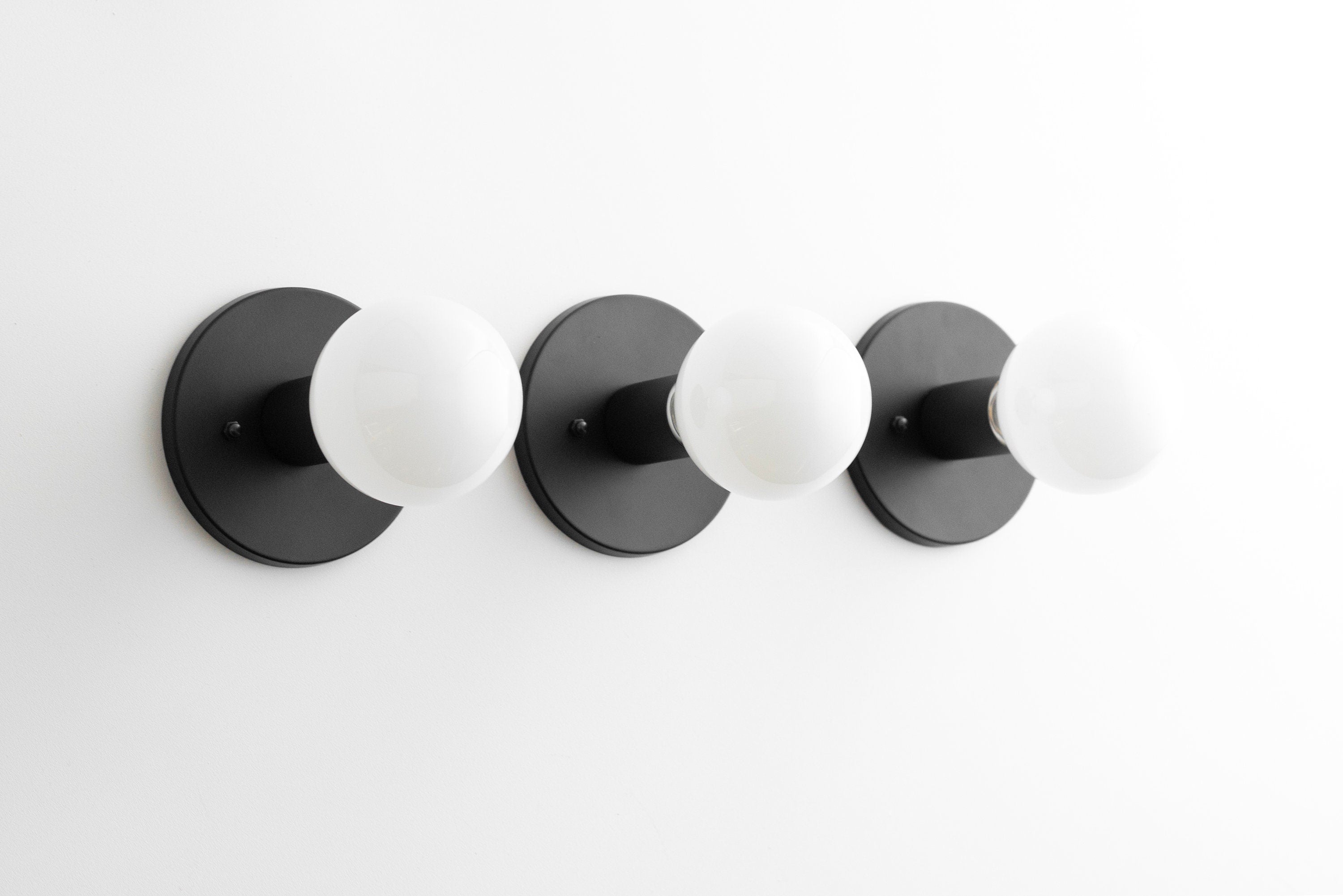 Glorica Glass Minimalist Wall Sconce - Versatile Modern Light For Any Room