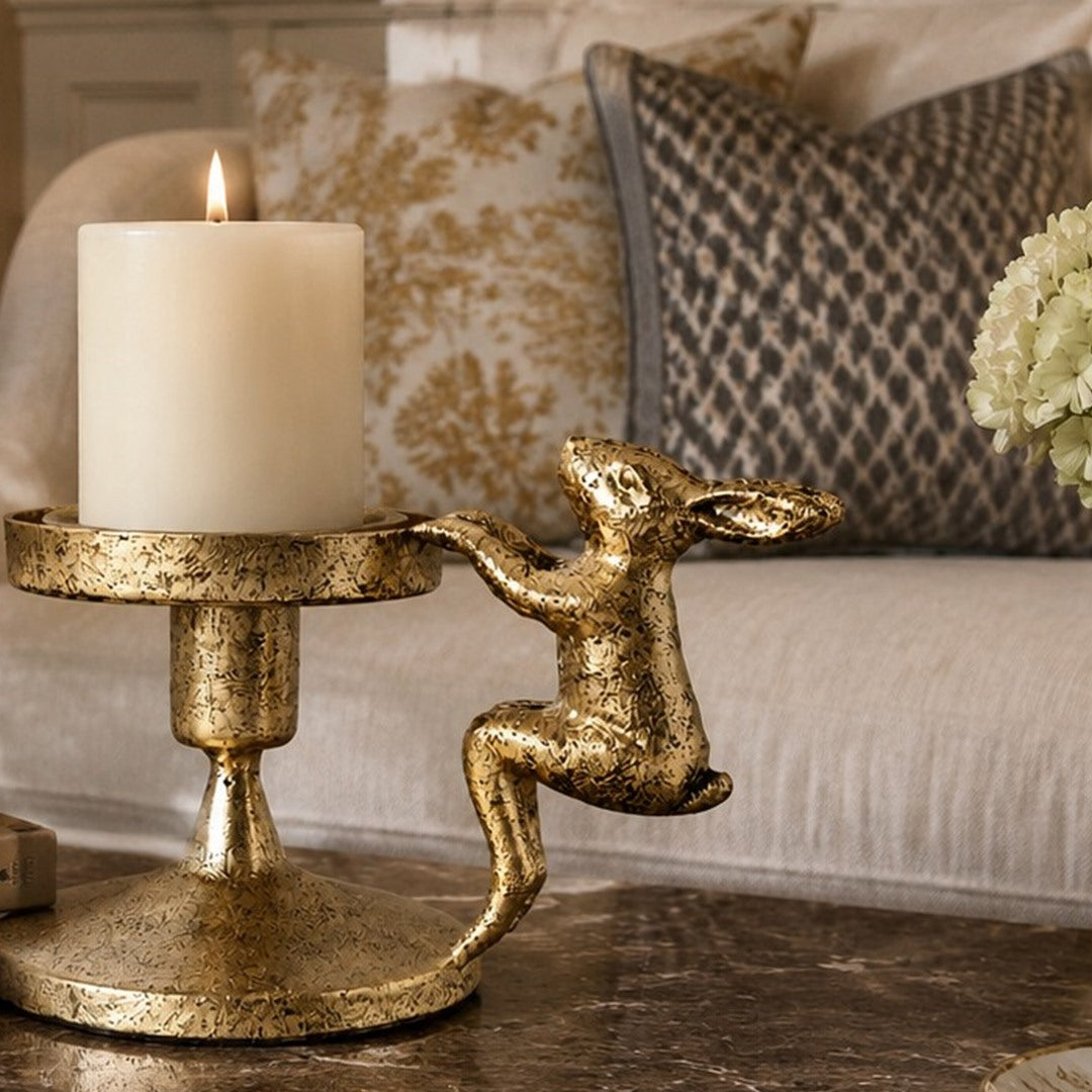 Aura candle in use detail