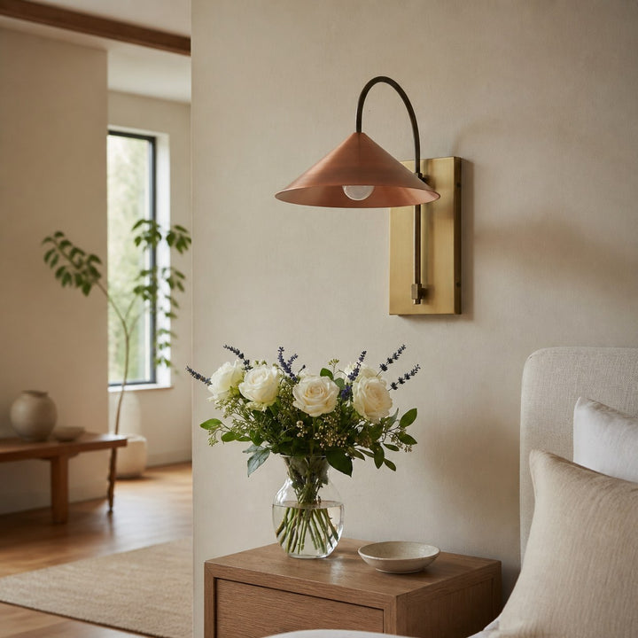 Conique Metal Minimalist Wall Sconce - Sculptural Brass Arch Light for Modern Interiors