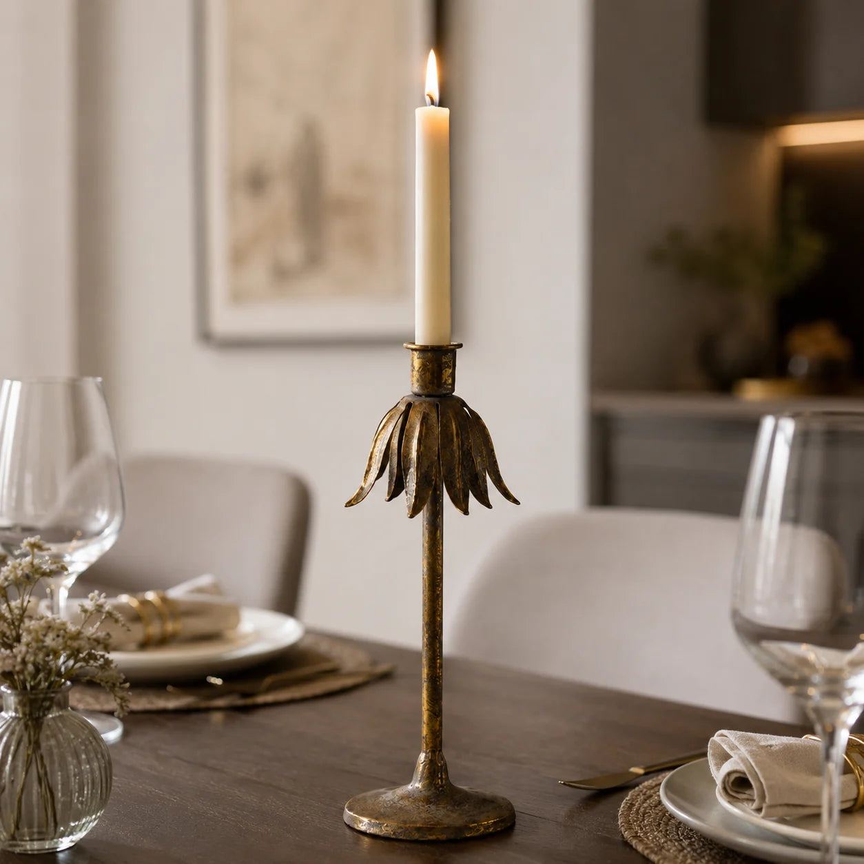 Aura candlestick 10.8" / 27.5 cm scene