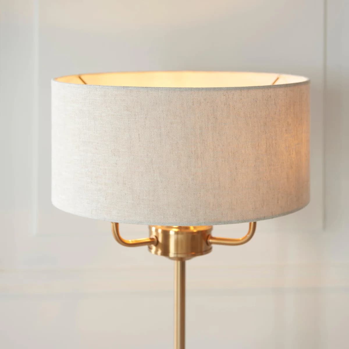 Tela 1‑Light and 3‑Light Table Lamp – Modern Linen & Metal for Bedside or Living Room