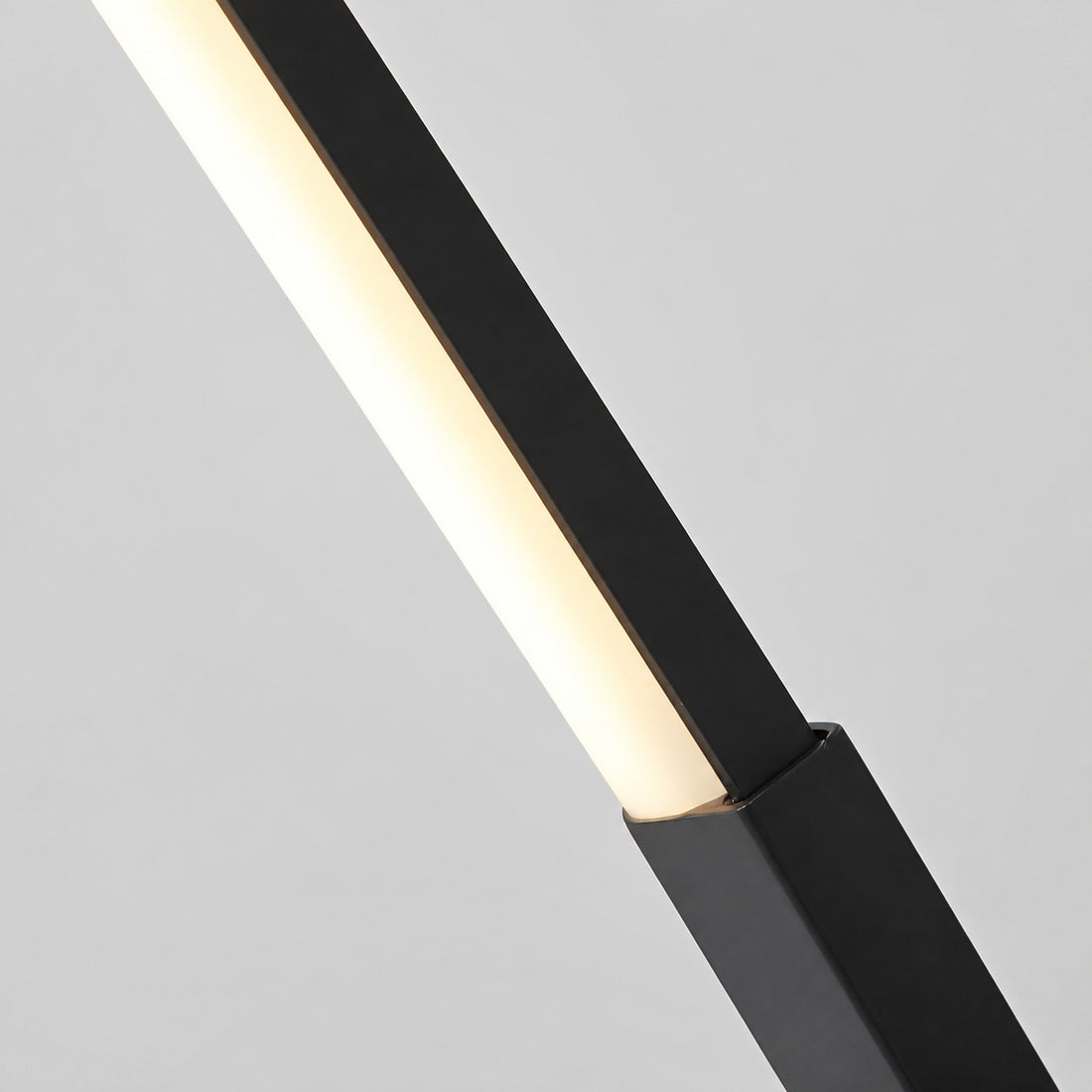 Lirra Minimal Curved Floor Lamp – Elegant Metal Accent for Living Spaces