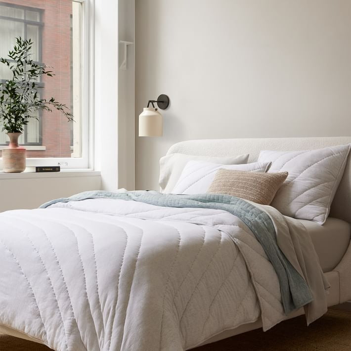 Hanton Modern Minimalist Brass and Glass Sconce – Damp Rated for Bathrooms