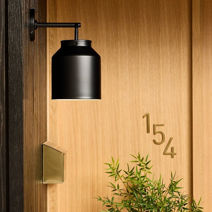 Hanton Minimalist Outdoor Wall Light - Matte Metal Industrial Sconce for Modern Spaces