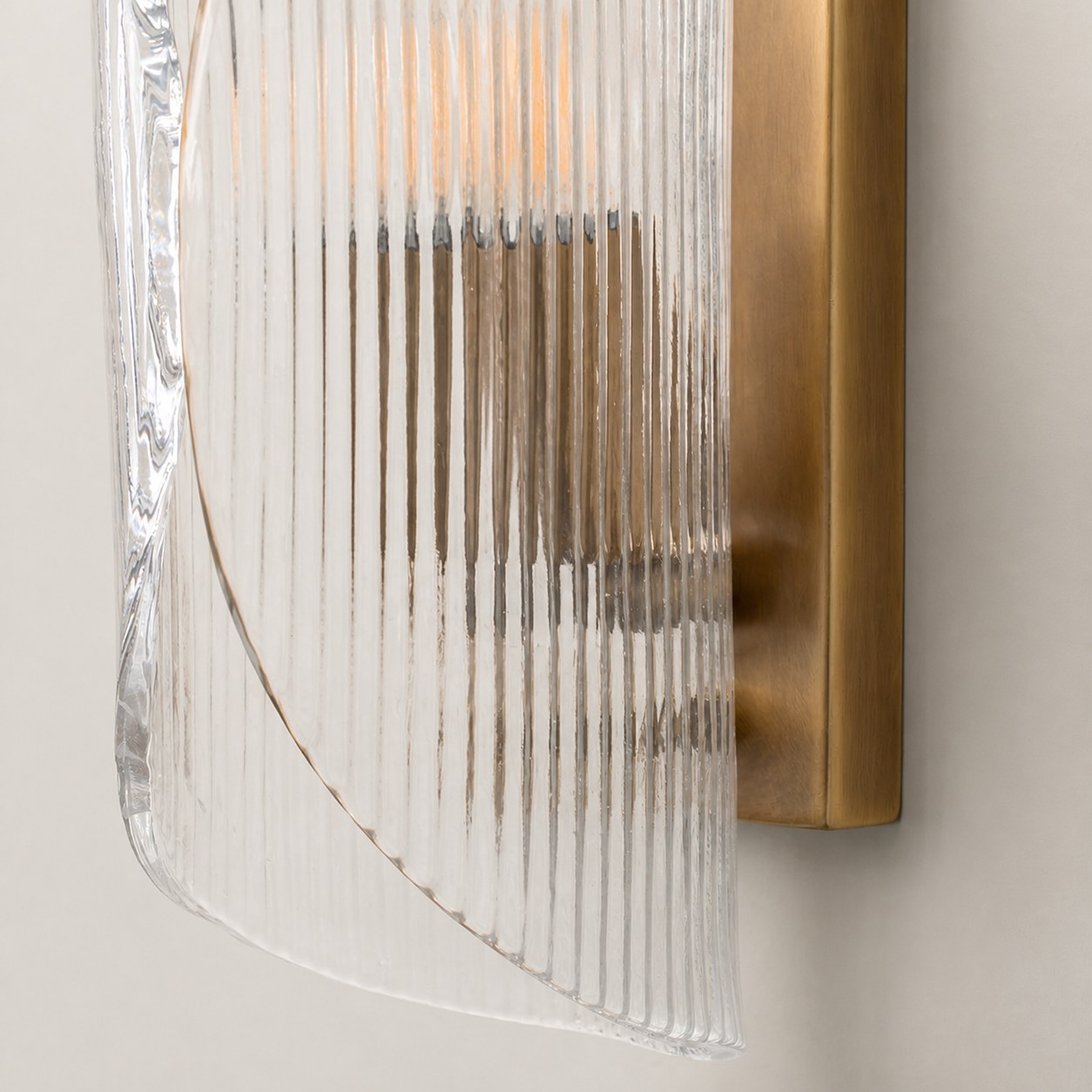Velora Cylinder Glass Wall Light – Refined Brass Wall Sconce for Entryway or Bedside