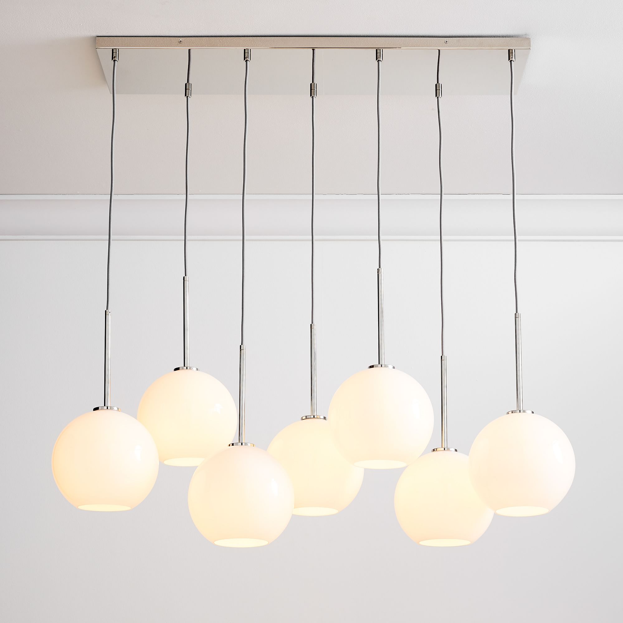 Selvion Contemporary 7-Light Globe Chandelier – Ambient Lighting for Hotel Lobbies or Homes