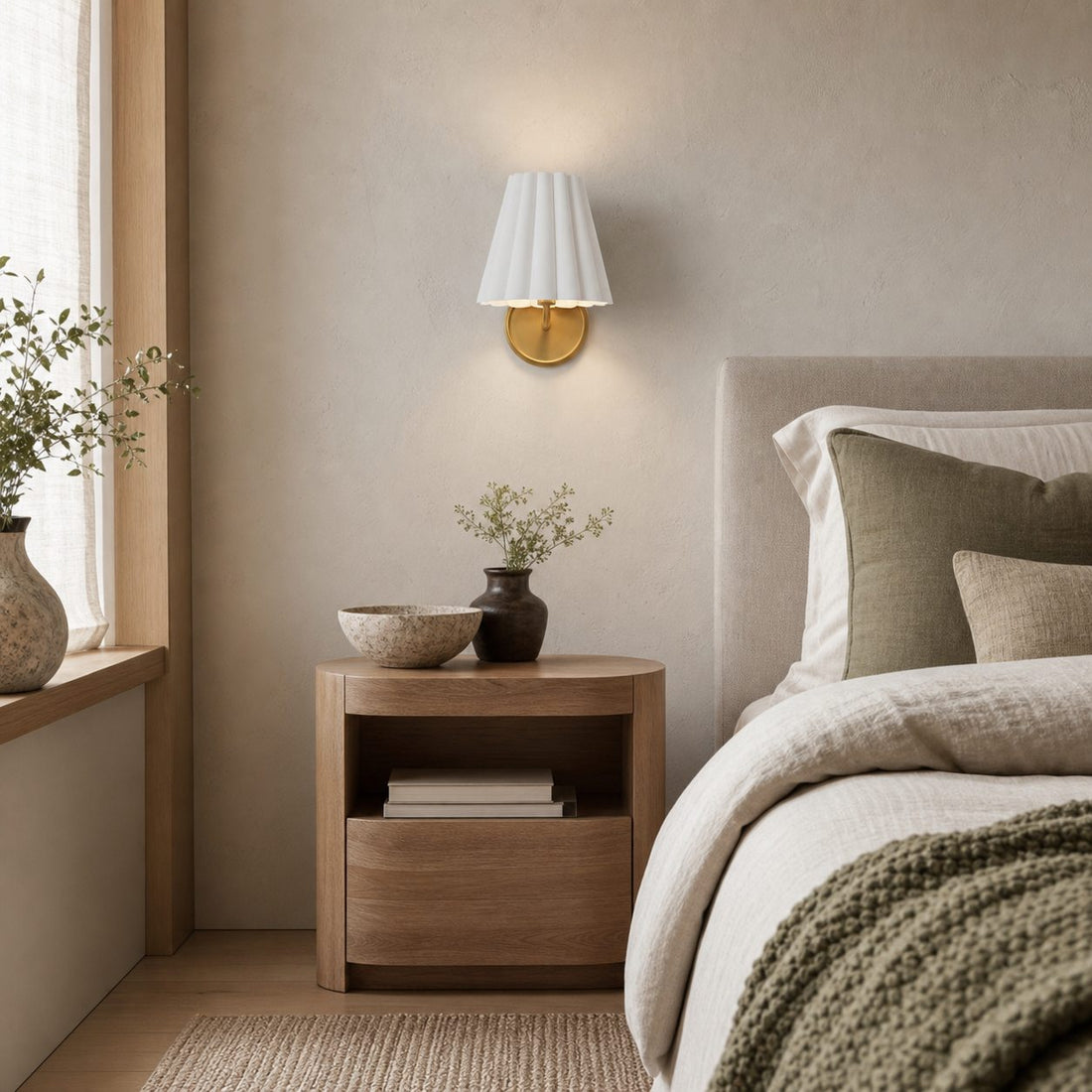 Ruffmeto Fabric Wall Sconce – Featuring Pleated Detailing on a Sculptural Metal Frame for Study or Hallway