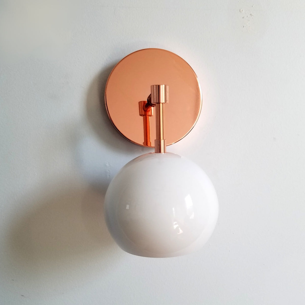 Mid-Century Stylish Metal Finish Wall Sconce