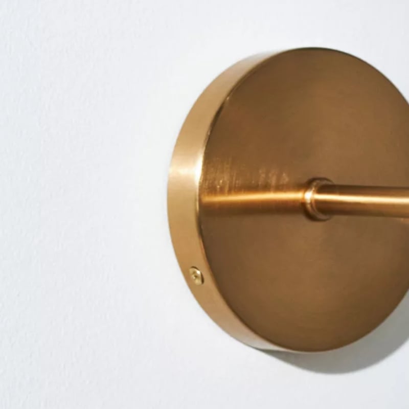 Modo Sculpted Glass Wall Sconce – Modern Diffused-Light Lamp for Entryways