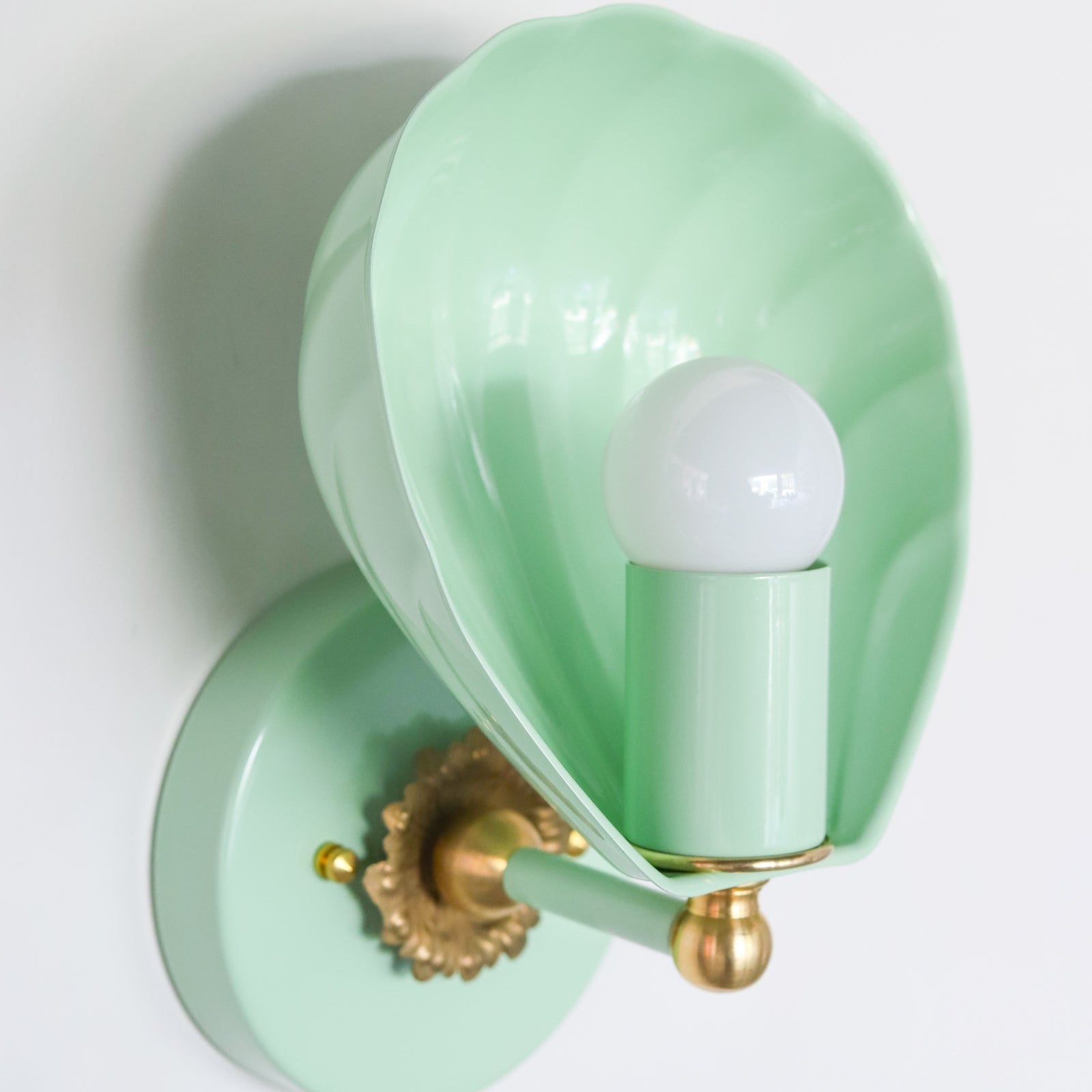 Shell Shape Wall Sconce - Brass Accents Steel Light for Eclectic Decor