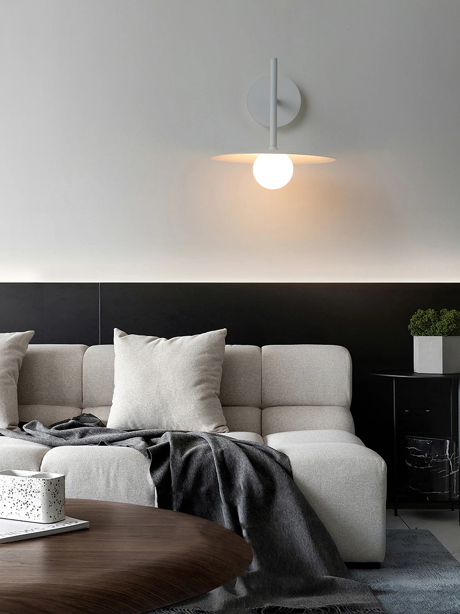 Vintage Top Hat Design Wall Scone