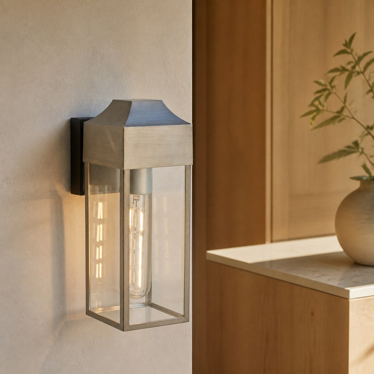Georgon Exterior Wall Lantern Light – Clear Glass Shade, Classic Architectural Style for Outdoor Spaces